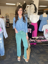 Load image into Gallery viewer, Turnin' Heads 90's Straight Leg Jeans