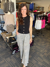 Load image into Gallery viewer, Giving Chances Knit Vest-2 Colors Available