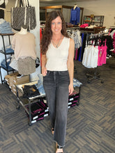 Load image into Gallery viewer, Keigan V-neck Front Pocket Tank
