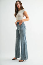 Load image into Gallery viewer, Favorite Fit Wide Leg Jeans