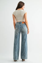 Load image into Gallery viewer, Favorite Fit Wide Leg Jeans