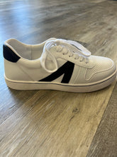 Load image into Gallery viewer, Krew Black Mia Sneakers