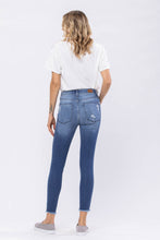Load image into Gallery viewer, Judy Blue Lovin&#39; On You Skinny Jeans