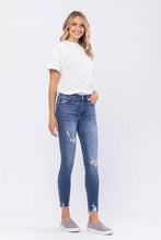 Load image into Gallery viewer, Judy Blue Lovin&#39; On You Skinny Jeans