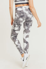 Load image into Gallery viewer, White Clouds Highwaist Leggings