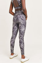 Load image into Gallery viewer, Metallic Marble Highwaist Leggings