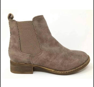 Blake Ankle Boots In Beige